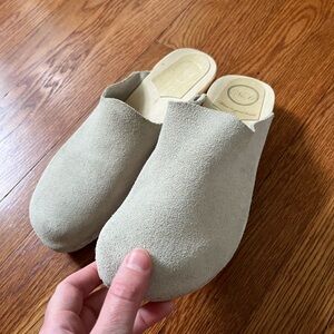 No. 6 Contour Clog on Flat Base in Chalk Suede size 41